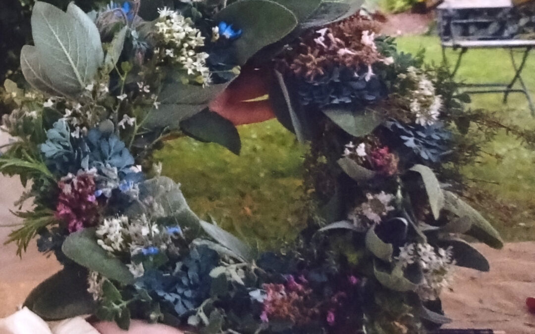 Kräuterkränze und -sträuße herstellen